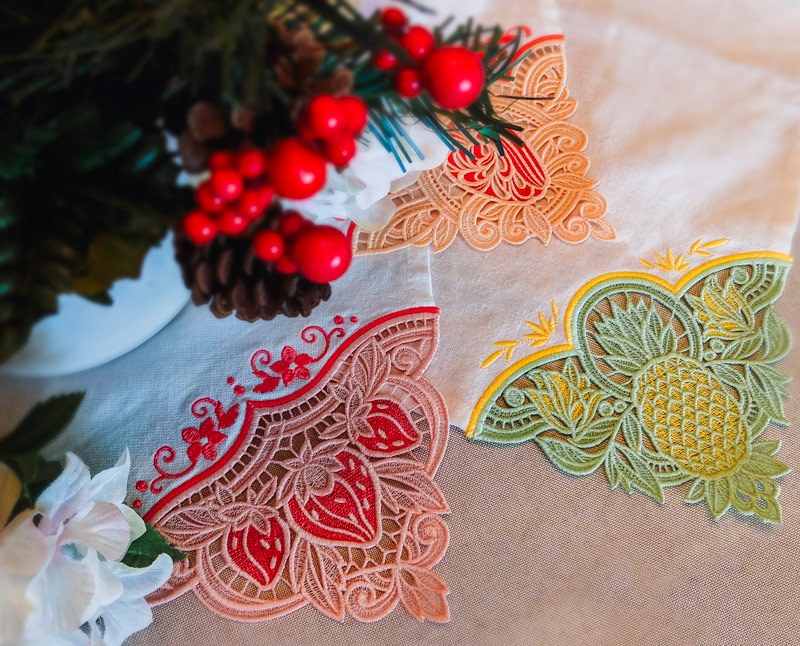 Linen Table Napkin 20x20 - Customizable Lace Corners
