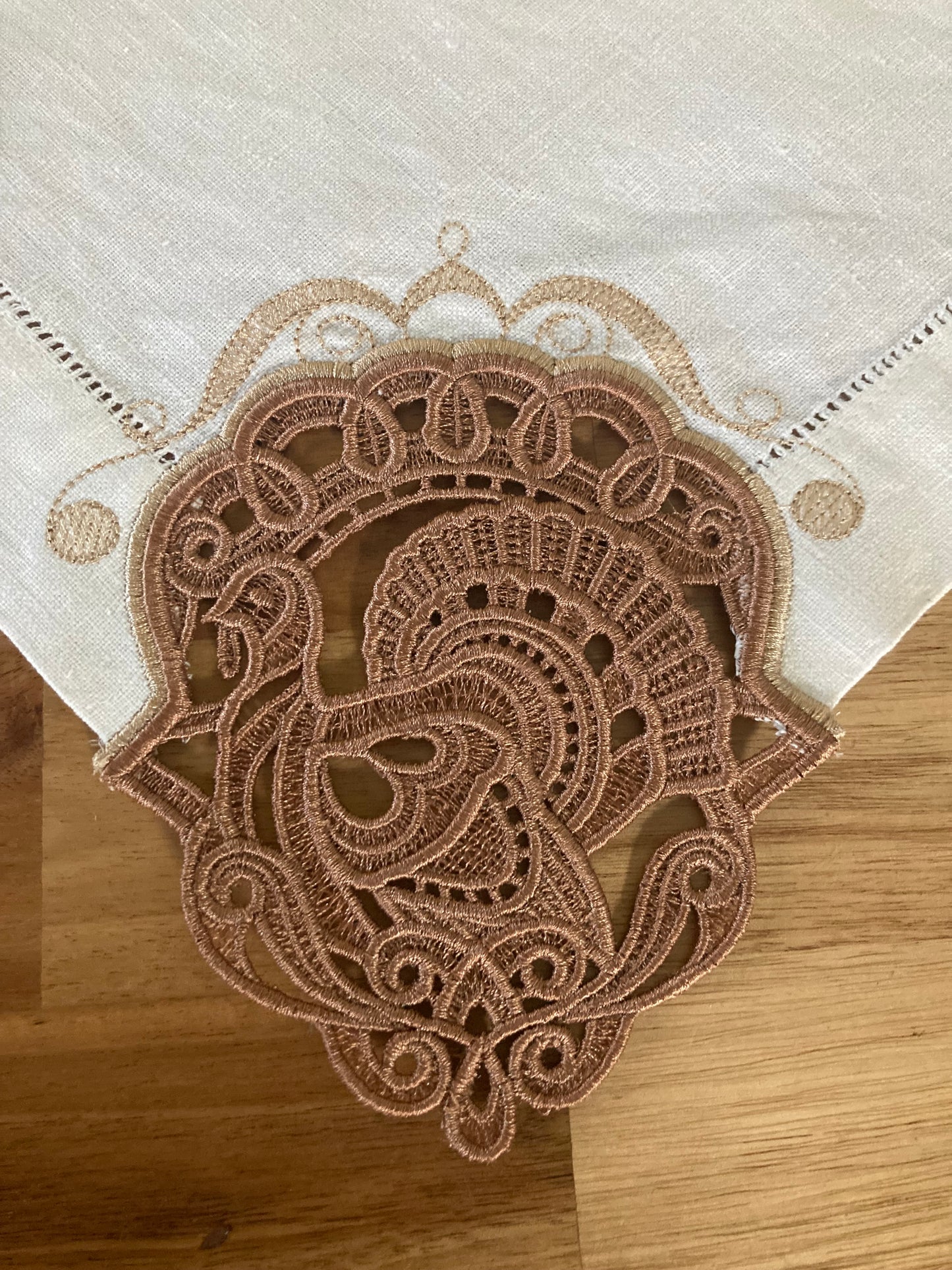 Linen Table Napkin 20x20-Lace Corners Thanksgiving (45,000 to 55,000 stitches)